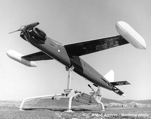 Historie 1940s» Falconer, Shelduck USA» US Company Radioplane, později Northrop»