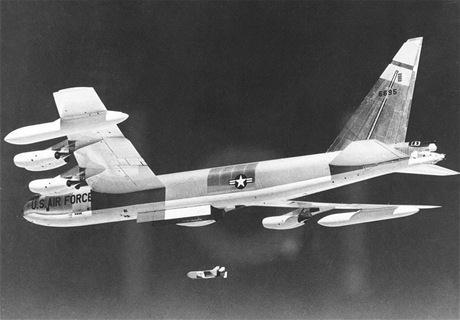 Historie anti-radar návnady» GAM-72 Quail ve výzbroji B-52 od roku 1961 do 1972» simuloval radarový obraz a