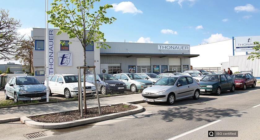THONAUER Katalog produktů O firmě THONAUER Firma THONAUER je specializovaným dodavatelem s kompletní nabídkou vysoce kvalitních výrobních zařízení, zejména pro průmysl automobilový, elektrotechnický