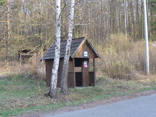 14:30, 15:26, 15:42, 16:30, 17:26, 17:45, 18:53, 19:26, 19:41) Veľmi vďačná trasa vedená lesnými asfaltkami vedie cez Zálomskú do Sedla Príslopy (križovatka turistických trás).