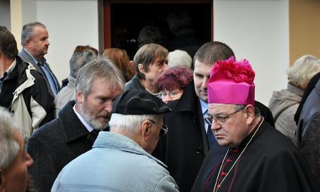 Tentokrát zpovídala arcibiskupa Duku docela