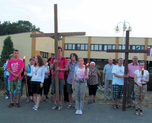PAVLOVČAN 3/2015 strana 3 Vyhodnotenie národného projektu terénna sociálna práca v obciach Obec Pavlovce nad Uhom začala od 1.