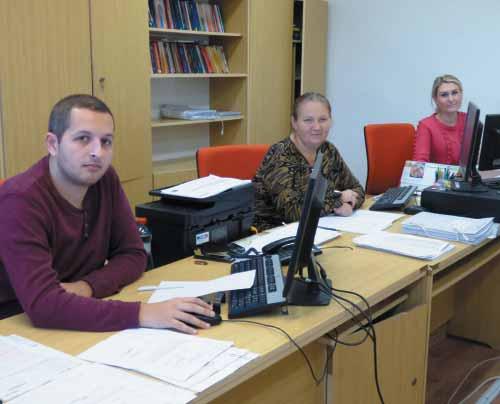 sociálnej situácii. Táto práca je špecifická tým, že dochádza ku kontaktu sociálnych pracovníkov a sociálne ohrozených skupín obyvateľov priamo v ich prirodzenom prostredí.