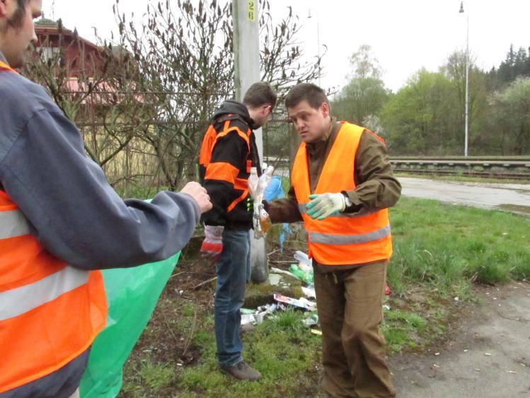 ví, aby měli co největší rozhled a naučili se pohybovat ve společnosti. Vedou se ke slušnosti k respektu jednoho k druhému.