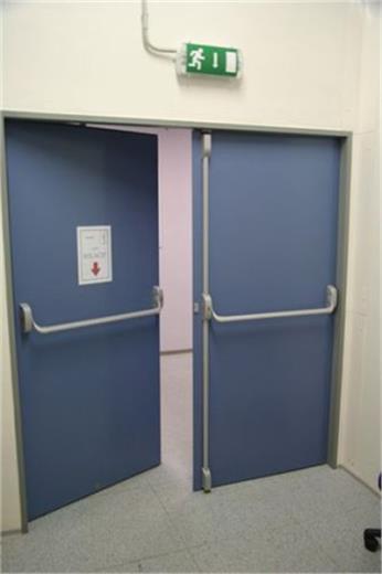 dveře a požární uzávěry otvorů (včetně jejich funkčního