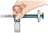 10 - Držte soupravu injekční stříkačky za dno injekční lahvičky.