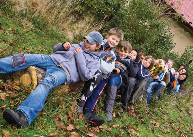 OBSAH ÚVODNÍK 4 POSLÁNÍ NADACE 5 ZPRÁVA O ČINNOSTI 6 PODPOŘENÉ ORGANIZACE 9 ORGANIZAČNÍ STRUKTURA 12 Správní rada Dozorčí rada