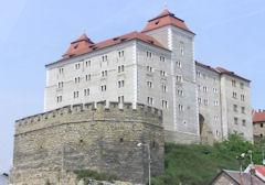 Mladoboleslavský hrad Počátky hradu spadají až do 2. poloviny 10. století a jsou spojeny se vznikem hradiště, které zaujímalo prakticky celou plochu dnešního Starého Města.
