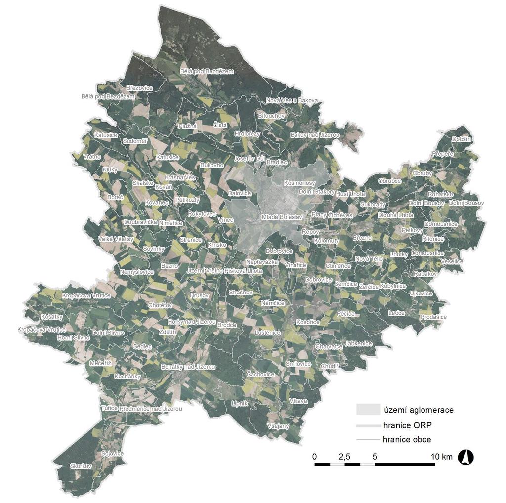 Obrázek 25: Území SO ORP Mladá Boleslav s vymezením aglomerace (pokladová data ČÚZK, 2014, WMS Ortofoto, úprava: autor) Obyvatelstvo Ve statutárním městě Mladá Boleslav žije 44 229 obyvatel a ve