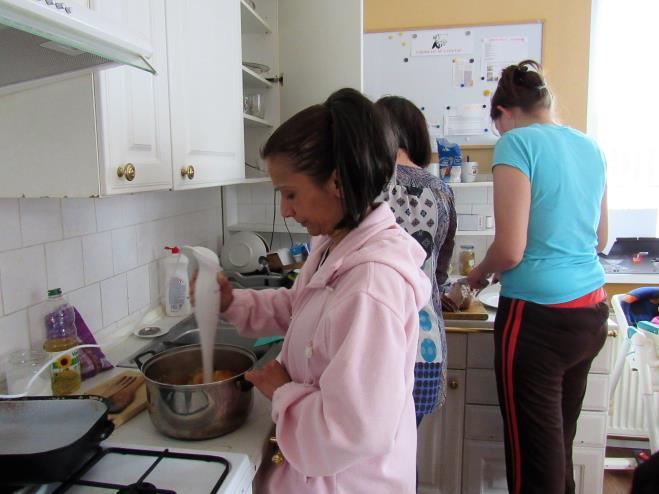 Ti však také nic nezmohli. Pouze příteli uložili pokutu, anebo se ho snažili přesvědčit, aby se odstěhoval, nebo nastoupil nějakou léčbu. Vše přítel odmítal.