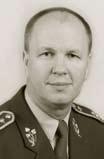 výsadkového pluku v Prostějově (prošel funkcemi od velitele výsadkové průzkumné čety po zástupce náčelníka štábu pluku). V letech 1987 1990 posluchač Vojenské akademie v Brně. 1990 1992 velitel 3.