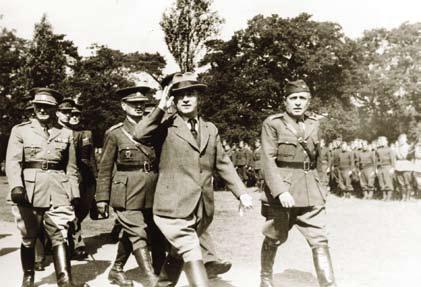 1923 1925 velitel horského pěšího praporu 6 v Ružomberku, od října 1925 velitel horského pěšího praporu 5 tamtéž. 1926 1928 profesor taktiky pěchoty na Válečné škole v Praze.
