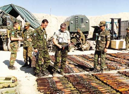 SRDCE ARMÁDY V Makedonii, Iráku a Afghánistánu Český pamětní odznak SFOR Od srpna do října 2001