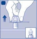 Položte injekční lahvičku na hladký a pevný povrch. D Otočte ochranné víčko a nasaďte adaptér na injekční lahvičku.