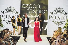 10 Czech Fashion Week 2018 se blíží Po loňském úspěšném prvním ročníku maratonu módy Czech Fashion Week 2017 už se blíží ten