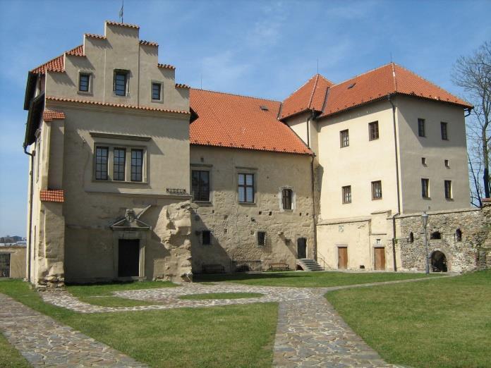 Hrad a zámek v Polné Polenský hrad patří mezi nejstarší šlechtické hrady v Čechách. Vznikl v 1. polovině 13.