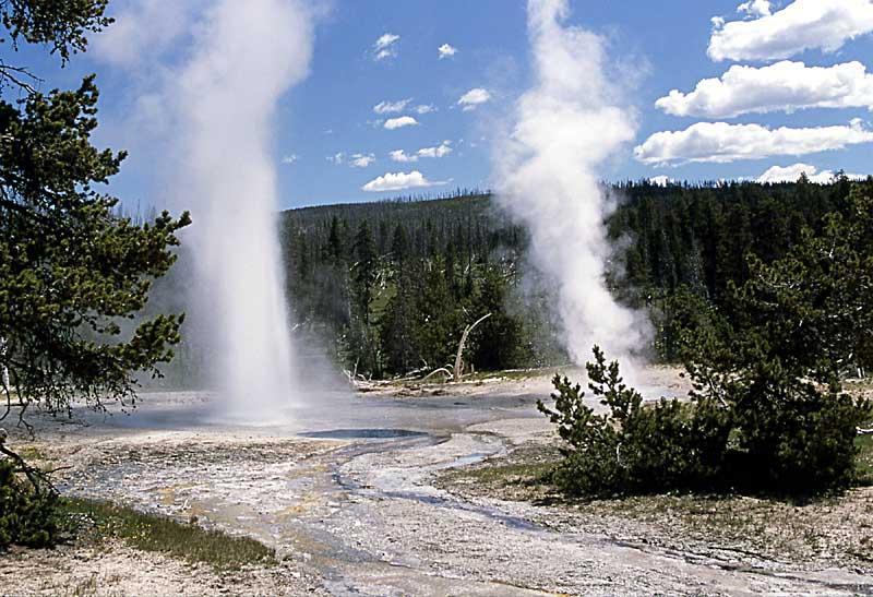 Při této erupci také pravděpodobně vznikl největší kráter na světě o průměru 3600 kilometrů. Po této erupci už však žádná další nenásledovala. 5.