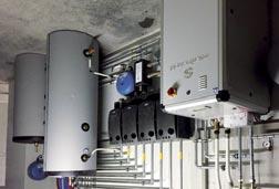 Systémové řešení Systém vytápění, nikoli samostatný zdroj tepla. Vše potřebné je zařízení, ve funkčním celku: jednoduchá a spolehlivá instalace.