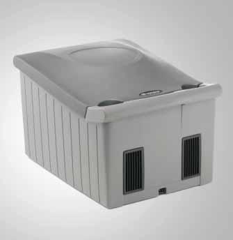 Úzký chladicí box Chladicí box o objemu 7,5 litrů ve tvaru loketní opěrky se upevňuje