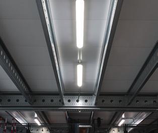 LED SVÍTIDLA LEDVANCE PRACHOTĚSNÁ SVÍTIDLA PRACHOTĚSNÁ SVÍTIDLA LEDVANCE DAMP PROOF SPECIAL Jednotka pro vyrovnání tlaku k použití v rámci měnícího se rozsahu vlhkosti a teploty Rovnoměrný rozptyl