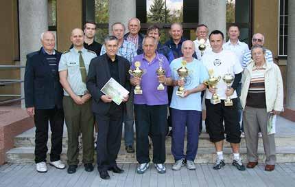 Tenisový turnaj Senior Geo Cup Tradiční akcí se stal každoroční tenisový turnaj Senior Geo Cup o pohár náčelníka GeoSl AČR.