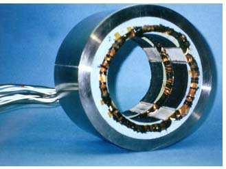 Magnetická ložiska se dají rozdělit na pasivní (využívají permanentních magnetů, velikost působících magnetických sil nelze regulovat, nevyžadují napájení el.
