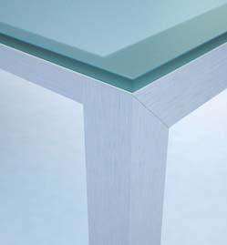 QUADRO Masivní stolová konstrukce stolu Quadro je vyráběna z profilu 80x80 mm v několika