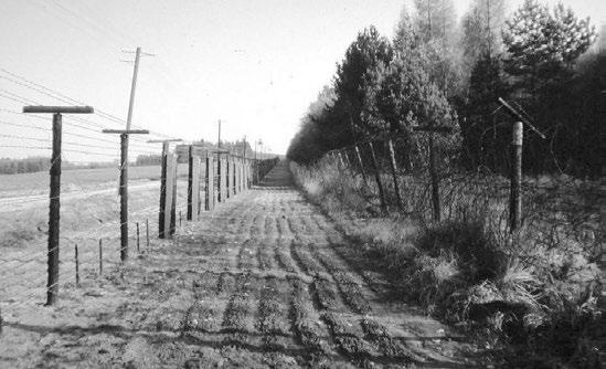 Pracovní list 4 1/3 Vliv železné opony na skladbu dřevin a krajinu Lokalita: Lipinská cesta Národním parkem procházela mezi lety 1948 a 1989 linie zátarasů, běžně dnes označovaná jako železná opona.