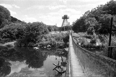 Místa si vyznačte do mapy na předchozí straně (čísly 1, 2 a 3) a odpovězte na otázku, v čem se liší stav na fotografiích a dnes.