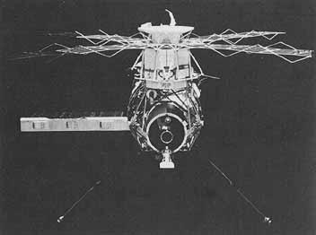 Parkovací dráha stanice Skylab (1973 1979) Stanice neměla vlastní raketové motory, manévry zajišťovaly moduly Apollo (Service module). Poslední mise s lidskou posádkou v r.