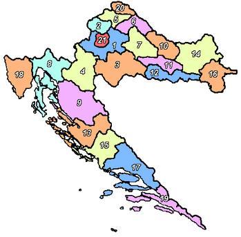 Mezi nejvýznamnější řeky patří Dráva a Sáva. Nejznámější přístavy jsou Rijeka, Split, Pula, Zadar a Šibenik. Je zde sedm mezinárodních letišť: Záhřeb, Zadar, Split, Dubrovník, Rijeka, Osijek a Pula.