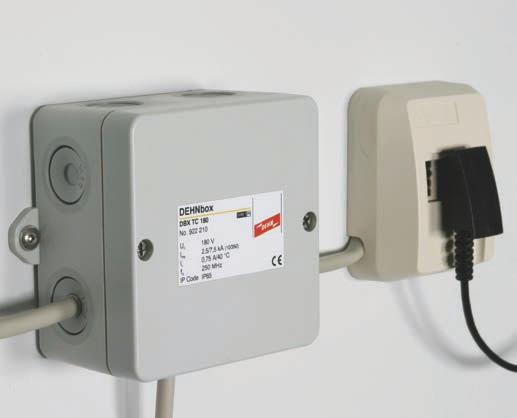 Svodiče pro domovní instalace DEHNbox Kombinovaný svodič bleskových proudů a přepětí - Schopen odvádět bleskové proudy až 10 ka (10/350 μs) - Nízká ochranná napěťová hladina, vhodná i pro koncová