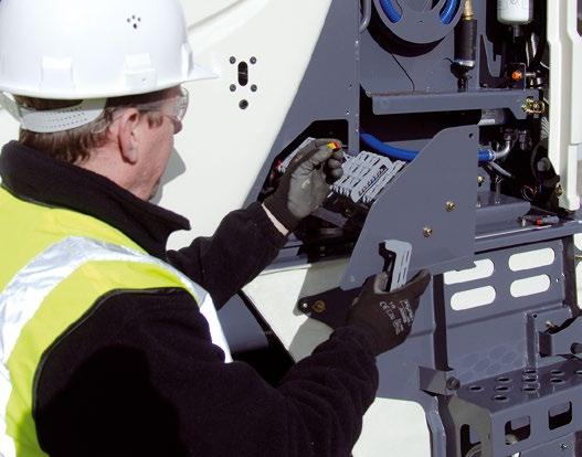 Pod kabinou nejsou namontovány žádné hydraulické hlavní komponenty.