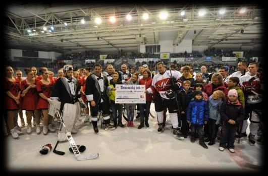 Ve sportovní hale Sareza děti sledovaly benefiční utkání v ledním hokeji mezi družstvy HC Olymp Praha a HK Klemens. 11.