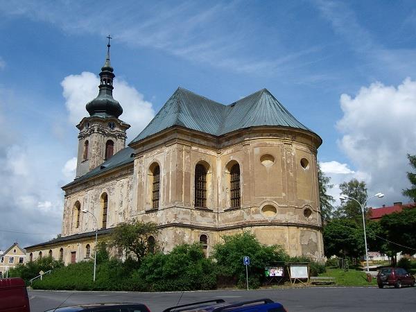 Kostel sv. Jiljí v Teplé Existence prvního kostela ve městě je datována k roku 1272, kdy zde byl kostel zřejmě románského původu. Šlo o bez věžovou stavbu.