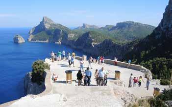 MALLORCA: Největší z Baleárských ostrovů a celkově největší ostrov Španělska leží v západní části Středozemního moře cca 200 km od Barcelony.