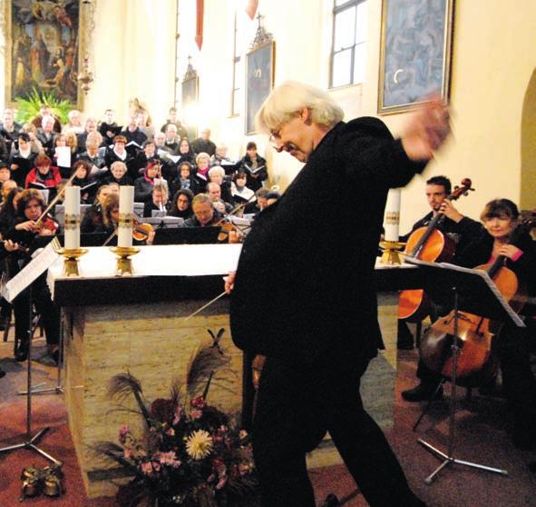 CHRÁMOVÝ SBOR A ORCHESTR Marie Pešková Chrámový sbor a orchestr provedl 28. října v našem kostele slavnou Missa di Gloria G. Pucciniho.