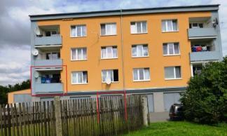Plzeň - sever 365 000,- Kč Kupní cena Bytová jednotka 3+1 o ploše bytu 80,20 m2 se sociálním zázemím se nachází v 1 nadzemním podlaží (přízemí) bytového domu. Vstup do bytu je od schodiště vpravo.