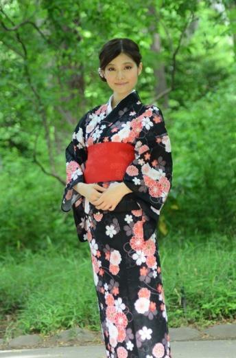 Daifuku Je japonské cukroví. Malé kuličky mochi se sladkou náplní.