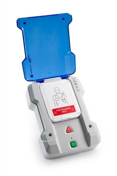 16. AED trenér + ovladač a náhradní elektrody AED trenér - hlas dává srozumitelné instrukce dle předprogramovaných scénářů.