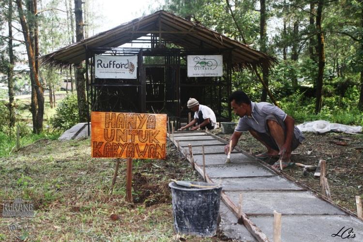 Prohlídka chrupu v klinice Outloň v karanténě The Kukang Rescue Programu Záchranné a rehabilitační centrum na Sumatře V roce 2016 bylo dokončeno hned několik staveb a úprav.