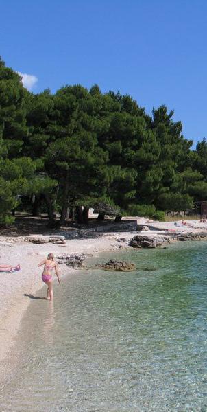 Možnost výběru: pokoj s čelní orientací na moře, konkrétní číslo pokoje/apartmá. VILLA BITANGA*** - Baška Voda sobota - sobota - pobyt na nocí (ceny za celý pokoj/studio na 3/4//10/11 nocí) 05.05. 12.