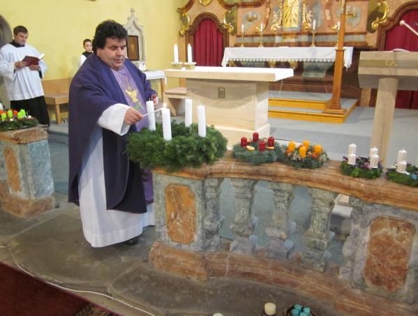 Kamenice nad Lipou, Těmice, Lidmaň, Mnich a Častrov č. 5/17 Advent začíná žehnáním adventních věnců NOVÝ LITURGICKÝ ROK. Nevím, jak začít. Je toho moc co člověka štve a znepokojuje.