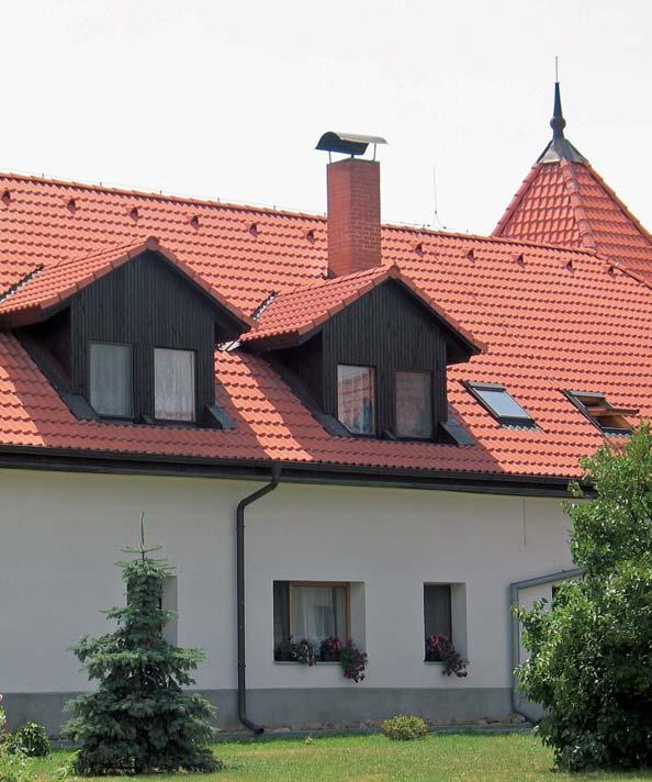 ) Technické údaje Moravská škridla plus Dáva strechám živý charakter vďaka svojmu tvaru pripomínajúcemu riečne vlny.