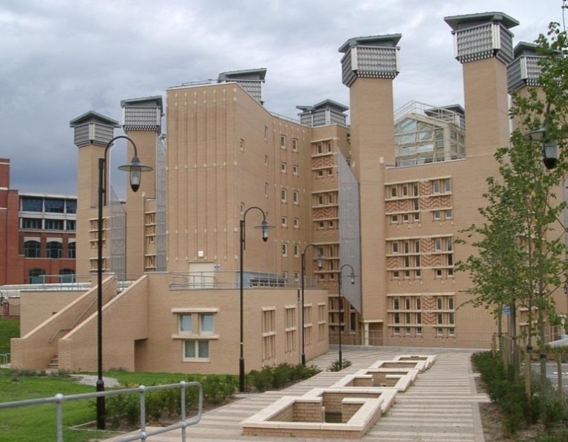 Příklady přirozeného větrání Library and Resource Centre Coventry University, UK.