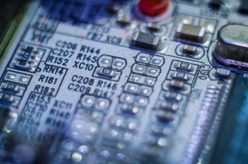 Co Používáme PCB osazování SMD poloautomatické osazování desek plošných spojů SMD nebo v