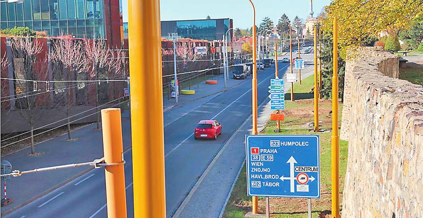 Dále také více monitorovat nárůst zahraničních pracovníků v Jihlavě, a také se více zaměřit na romsko-neromské vztahy a zvyšování pocitu bezpečí. Fórum Jihlava oslabené.