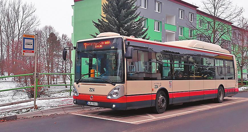 STRANA 18 NJR PROSINEC 2018 Aktuality Opravené zastávky za 5 milionů Do Hruškových Dvorů Společně s rekonstrukcí ulice Te- nových obrubníků, železobetonové pojedou dvě nové linky MHD lečská, kterou