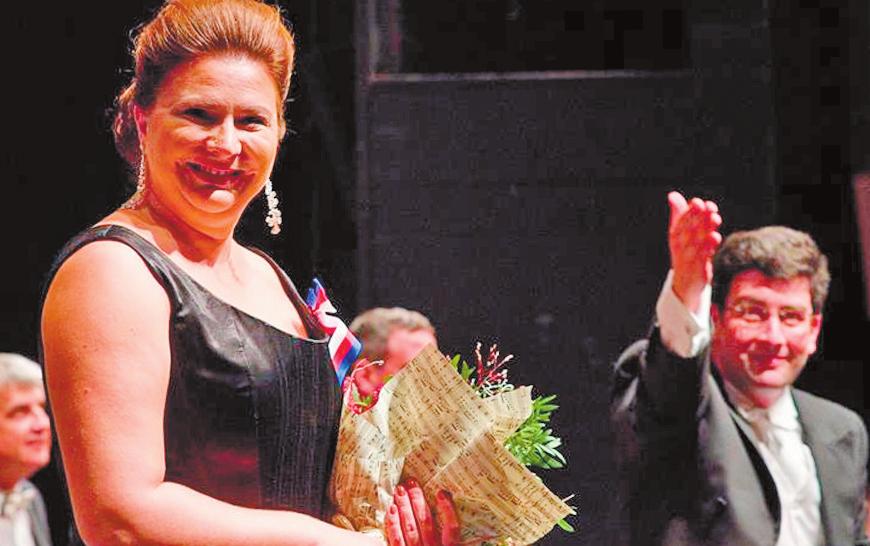 STRANA 28 Slavnostní koncert zakončil oslavy sta let republiky Na konci října rozezněl velký sál Horáckého divadla slavnostní koncert, který uzavřel letošní oslavy stého výročí založení