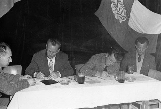 CO PŘEDCHÁZELO Tělovýchovná a sportovní činnost v obci se začala rozvíjet hned po vzniku samostatného Československa. Cvičit se začínalo ve skromných podmínkách přírodního cvičiště a školního hřiště.